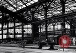 Image endommagé railroad station Munich Allemagne, 1945, de la seconde 7 séquences d'archives historiques vidéo 65675036699