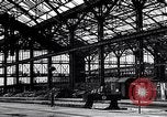 Image endommagé railroad station Munich Allemagne, 1945, de la seconde 8 séquences d'archives historiques vidéo 65675036699