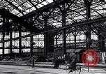 Image endommagé railroad station Munich Allemagne, 1945, de la seconde 10 séquences d'archives historiques vidéo 65675036699