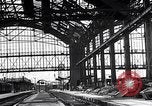 Image endommagé railroad station Munich Allemagne, 1945, de la seconde 20 séquences d'archives historiques vidéo 65675036699