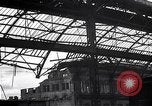 Image endommagé railroad station Munich Allemagne, 1945, de la seconde 32 séquences d'archives historiques vidéo 65675036699