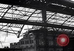 Image endommagé railroad station Munich Allemagne, 1945, de la seconde 35 séquences d'archives historiques vidéo 65675036699