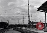 Image endommagé railroad station Munich Allemagne, 1945, de la seconde 44 séquences d'archives historiques vidéo 65675036699