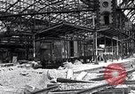Image endommagé railroad station Munich Allemagne, 1945, de la seconde 54 séquences d'archives historiques vidéo 65675036699