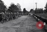 Image les troupes allemandes mars Ivrea Italie, 1945, de la seconde 24 séquences d'archives historiques vidéo 65675036703