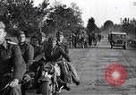 Image les troupes allemandes mars Ivrea Italie, 1945, de la seconde 25 séquences d'archives historiques vidéo 65675036703