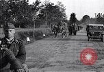 Image les troupes allemandes mars Ivrea Italie, 1945, de la seconde 28 séquences d'archives historiques vidéo 65675036703