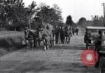 Image les troupes allemandes mars Ivrea Italie, 1945, de la seconde 37 séquences d'archives historiques vidéo 65675036703
