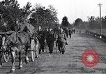 Image les troupes allemandes mars Ivrea Italie, 1945, de la seconde 43 séquences d'archives historiques vidéo 65675036703