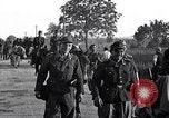 Image les troupes allemandes mars Ivrea Italie, 1945, de la seconde 55 séquences d'archives historiques vidéo 65675036703