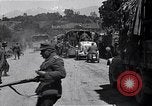 Image les troupes allemandes mars Ivrea Italie, 1945, de la seconde 57 séquences d'archives historiques vidéo 65675036704