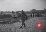 Image Général Mark Clark Milan Italie, 1945, de la seconde 7 séquences d'archives historiques vidéo 65675036705