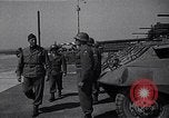 Image Général Mark Clark Milan Italie, 1945, de la seconde 36 séquences d'archives historiques vidéo 65675036705