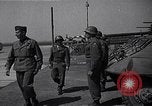 Image Général Mark Clark Milan Italie, 1945, de la seconde 37 séquences d'archives historiques vidéo 65675036705