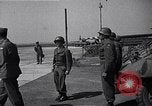Image Général Mark Clark Milan Italie, 1945, de la seconde 38 séquences d'archives historiques vidéo 65675036705