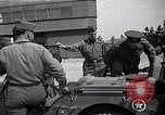 Image Général Mark Clark Milan Italie, 1945, de la seconde 44 séquences d'archives historiques vidéo 65675036705