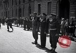 Image Général Mark Clark Milan Italie, 1945, de la seconde 50 séquences d'archives historiques vidéo 65675036705
