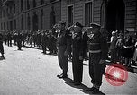 Image Général Mark Clark Milan Italie, 1945, de la seconde 51 séquences d'archives historiques vidéo 65675036705