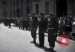 Image Général Mark Clark Milan Italie, 1945, de la seconde 55 séquences d'archives historiques vidéo 65675036705