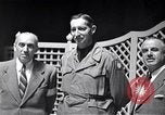 Standbild General Mark Clark Mailand Italien, 1945, aus Sekunde 16 historischem Filmmaterial Videoclip 65675036706