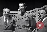 Standbild General Mark Clark Mailand Italien, 1945, aus Sekunde 22 historischem Filmmaterial Videoclip 65675036706