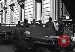 Standbild General Mark Clark Mailand Italien, 1945, aus Sekunde 26 historischem Filmmaterial Videoclip 65675036706