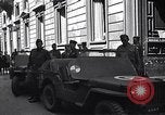 Standbild General Mark Clark Mailand Italien, 1945, aus Sekunde 27 historischem Filmmaterial Videoclip 65675036706