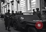 Standbild General Mark Clark Mailand Italien, 1945, aus Sekunde 28 historischem Filmmaterial Videoclip 65675036706