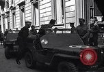 Standbild General Mark Clark Mailand Italien, 1945, aus Sekunde 31 historischem Filmmaterial Videoclip 65675036706