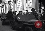 Standbild General Mark Clark Mailand Italien, 1945, aus Sekunde 32 historischem Filmmaterial Videoclip 65675036706