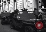 Standbild General Mark Clark Mailand Italien, 1945, aus Sekunde 34 historischem Filmmaterial Videoclip 65675036706