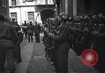 Standbild General Mark Clark Mailand Italien, 1945, aus Sekunde 39 historischem Filmmaterial Videoclip 65675036706