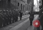Standbild General Mark Clark Mailand Italien, 1945, aus Sekunde 43 historischem Filmmaterial Videoclip 65675036706