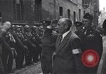 Standbild General Mark Clark Mailand Italien, 1945, aus Sekunde 49 historischem Filmmaterial Videoclip 65675036706