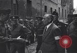 Standbild General Mark Clark Mailand Italien, 1945, aus Sekunde 50 historischem Filmmaterial Videoclip 65675036706
