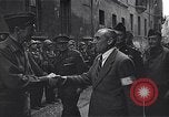 Standbild General Mark Clark Mailand Italien, 1945, aus Sekunde 51 historischem Filmmaterial Videoclip 65675036706