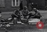 Immagine di Detriti lasciati dal Esercito Tedesco Ludwigslust Germania, 1945, secondo 17 filmato di repertorio 65675036712