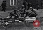 Immagine di Detriti lasciati dal Esercito Tedesco Ludwigslust Germania, 1945, secondo 18 filmato di repertorio 65675036712
