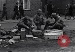 Immagine di Detriti lasciati dal Esercito Tedesco Ludwigslust Germania, 1945, secondo 19 filmato di repertorio 65675036712