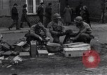 Immagine di Detriti lasciati dal Esercito Tedesco Ludwigslust Germania, 1945, secondo 20 filmato di repertorio 65675036712