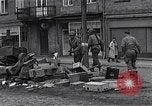 Immagine di Detriti lasciati dal Esercito Tedesco Ludwigslust Germania, 1945, secondo 30 filmato di repertorio 65675036712