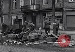 Immagine di Detriti lasciati dal Esercito Tedesco Ludwigslust Germania, 1945, secondo 33 filmato di repertorio 65675036712