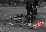 Immagine di Detriti lasciati dal Esercito Tedesco Ludwigslust Germania, 1945, secondo 49 filmato di repertorio 65675036712