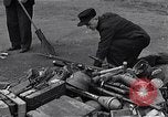 Immagine di Detriti lasciati dal Esercito Tedesco Ludwigslust Germania, 1945, secondo 61 filmato di repertorio 65675036712