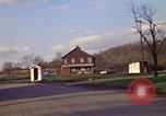 Immagine di Case di campagna di allevamento d'America Aliquippa Pennsylvania USA, 1973, secondo 13 filmato di repertorio 65675036732