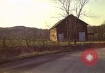 Immagine di Case di campagna di allevamento d'America Aliquippa Pennsylvania USA, 1973, secondo 25 filmato di repertorio 65675036732