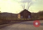 Immagine di Case di campagna di allevamento d'America Aliquippa Pennsylvania USA, 1973, secondo 26 filmato di repertorio 65675036732