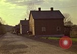 Immagine di Case di campagna di allevamento d'America Aliquippa Pennsylvania USA, 1973, secondo 53 filmato di repertorio 65675036732