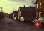 Immagine di Case di campagna di allevamento d'America Aliquippa Pennsylvania USA, 1973, secondo 57 filmato di repertorio 65675036732