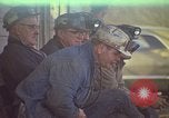 Immagine di Il cambio di marcia in una miniera di carbone Pennsylvania USA, 1970, secondo 1 filmato di repertorio 65675036733